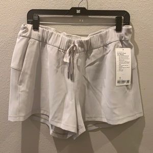 Lululemon On The Fly short woven Silverstone 2.5”